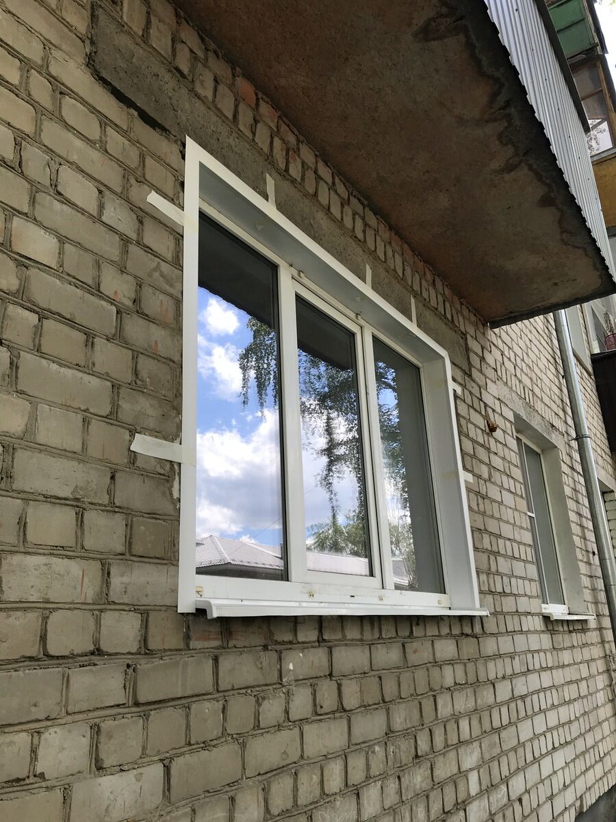 Монтаж отливов для пластиковых окон в Хабаровске